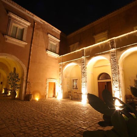 Palazzo Gambuzza Aparthotel Ispica Bagian luar foto