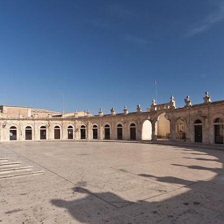 Palazzo Gambuzza Aparthotel Ispica Bagian luar foto