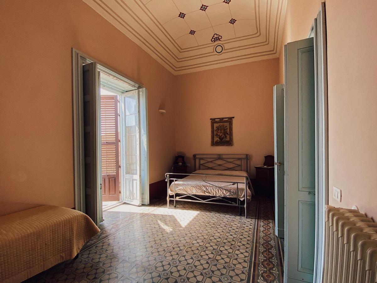 Palazzo Gambuzza Aparthotel Ispica Bagian luar foto
