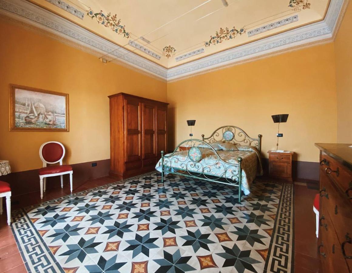Palazzo Gambuzza Aparthotel Ispica Bagian luar foto