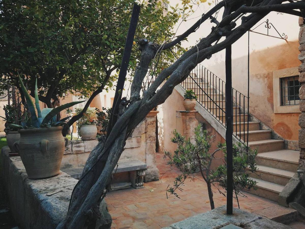 Palazzo Gambuzza Aparthotel Ispica Bagian luar foto