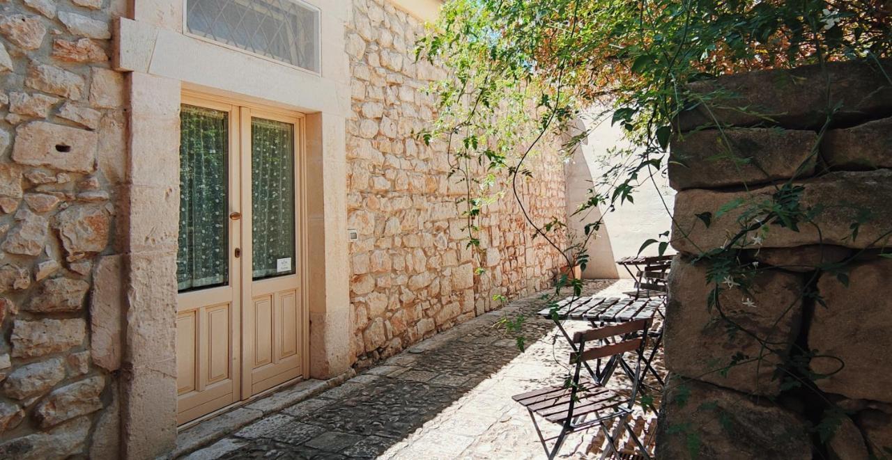 Palazzo Gambuzza Aparthotel Ispica Bagian luar foto