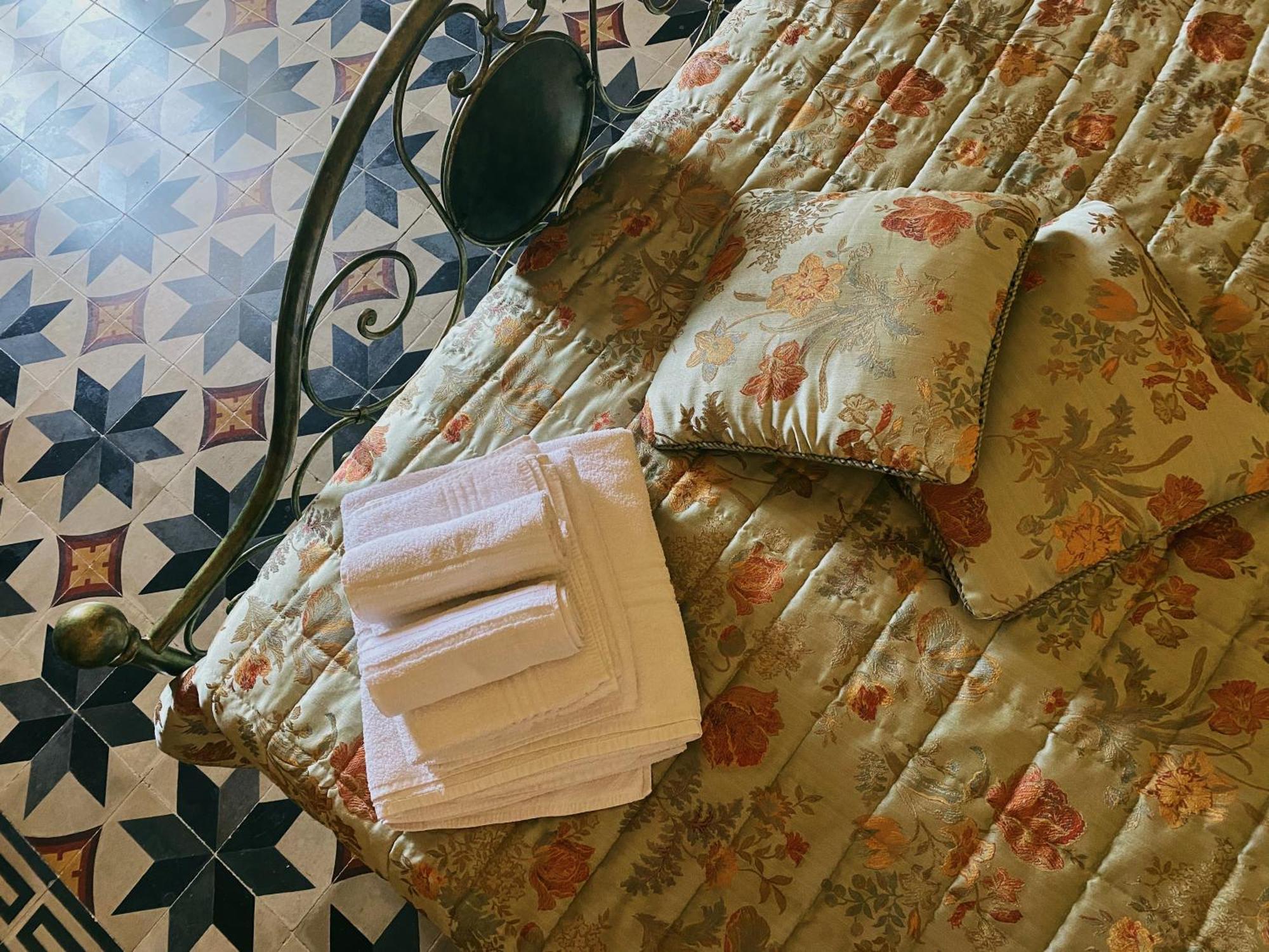 Palazzo Gambuzza Aparthotel Ispica Ruang foto
